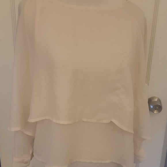Elegant Cream Women's Top - Picture 5 of 6
